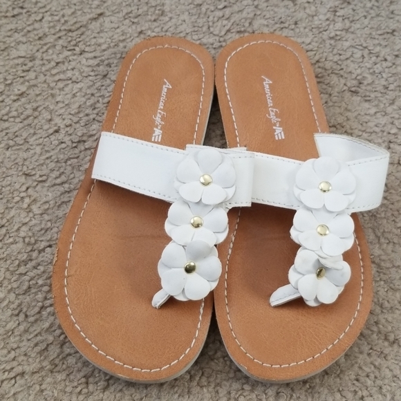 American Eagle Outfitters Other - ❤ 4/$20 American Eagle White Flip flops